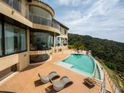 Hermosa villa de estilo Art Nouveau con una vista...