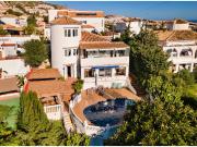 Hermosa Villa de Estilo Moderno Rústico con...