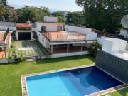 Hermosa y amplia casa CON PISCINA en remate en Segunda...