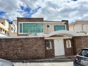 HERMOSA Y AMPLÍA CASA EN LA URBANIZACIÓN EL CONDADO