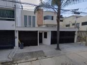 Hermosa y amplia casa en remate bancario en Las...