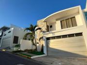 Hermosa y amplia casa en venta en Playas del Conchal