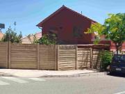 Hermosa y amplia casa esquina de 2 pisos, en condominio...