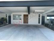 HERMOSA Y AMPLIA RESIDENCIA EN VENTA, EXCELENTE SECTOR,...