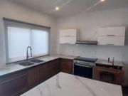 Hermosa y amplia residencia ubicada en el exclusivo...