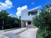 HERMOSA Y ELEGANTE CASA EN RENTA EN PRIVADA EN CHOLUL