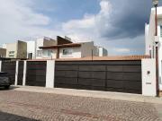 Hermosa y elegante casa ubicada en una de las mejores...