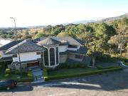 Hermosa y grande Residencia en Residencial Chiluca