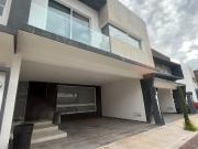 HERMOSA Y LUJOSA CASA EN VENTA EN LA PERLA NORTE