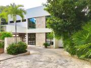 Hermosas Casas de dos Plantas dentro de Residencial con...