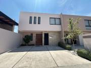 Hermosas casas en Altos del Marques con excelente ubicación