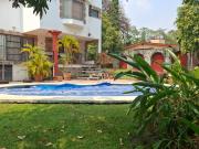 HERMOSISIMA CASA MUCHO JARDIN CON ARBOLES FRUTALES