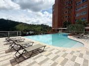 Hermoso apartamento en Lomas del Sol, edificio con piscina