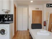 Hermoso apartamento tipo estudio con balcón en alquiler...