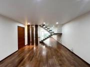 HERMOSO DEPARTAMENTO DE DOS PISOS CON TERRAZA