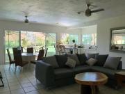 Hermoso departamento en condominio de sólo seis... Hermoso departamento en condominio de sólo seis...