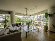 Hermoso living comedor vidriado sobre 9 de Julio – Luz,...