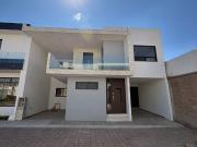HERMOSO RESIDENCIAL EN VENTA. FRACC EXCLUSIVO EN APIZACO