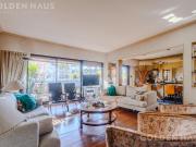 Hermoso semipiso de 4 / 5 amb. + dep. con 4 cocheras en...