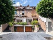 Hermoso Triplex en Villa del Parque con pileta. Amoblado