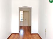 Herrliche Altbau Wohnung: 4,5 Zimmer mit Loggia und...