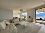 Herrliche Attika mit Panoramablick auf den See