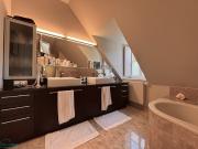 HERRLICHE PENTHOUSEWOHNUNG IN CHARMANTEM WINZERHAUS IM...