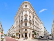 Herrschaftlicher Altbau mit Balkon in Toplage nahe...