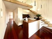 HERVORRAGEND MÖBLIERTES PENTHOUSE NUR EINEN STEINWURF...