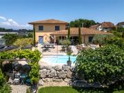 HERVORRAGENDE 5,5 ZIMMER VILLA MIT POOL IN GLETTERENS