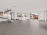 Hervorragende Doppelhaus Wohnung mit 5,5 Zimmern und...