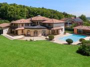 Hervorragendes Anwesen in grüner Umgebung in der Nähe...