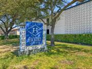 Hickory Apartments 2 Bedroom Apartment for Rent at 320 S...