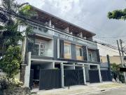 High End 3 Storey Townhouse with 2 Car Garage in...