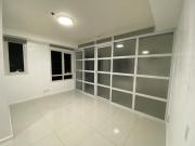 High Floor 1 Bedroom Corner Unit in Senta Condominium –...