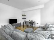 High Holborn, London WC1V, 3 bed flat to rent, £6,067...