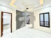 High Quality 10 Marla House For Sale Near To Central...