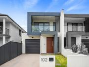 HIGH QUALITY FAMILY SIZED 5 BEDROOM DUPLEX