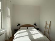 High quality furnished terrace flat with private garden,...