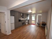 High Road, Buckhurst Hill IG9 3 bed flat to rent £2,000...