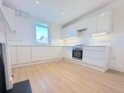 High Road, East Finchley, 3 Bedroom Maisonette