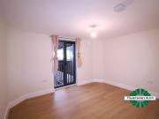 High Road, Ilford IG1, 3 bed flat to rent, £2,300 pcm |...