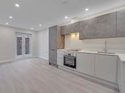 High Road, London N12, 3 bed flat to rent, £2,270 pcm |...