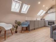 High Street, Bristol BS9, 3 bed flat to rent, £3,900 pcm...