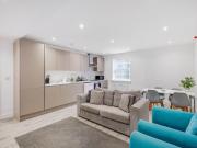 High Street, Camberley GU15, 2 bed flat to rent, £4,560...