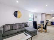 High Street, Camberley GU15, 3 bed flat to rent, £4,845...