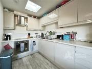High Street, Egham, Surrey TW20, 2 bed flat to rent,...