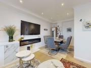 High Street, Hounslow TW3, 2 bed flat to rent, £3,400...