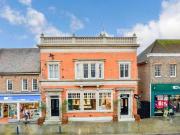 High Street, Reigate, 2 Bedroom Flat