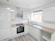 High Street, Ripley, Woking GU23, 2 bed flat to rent,...